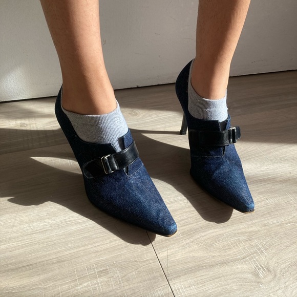 Stuart Weitzman Dark Blue Denim Heels with Black Strap - Picture 7 of 8